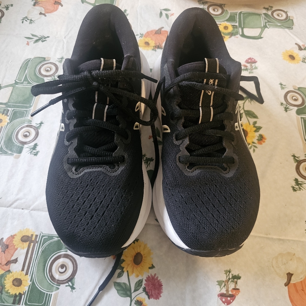 Asics Black and White Women's Athletic Running Shoes - Picture 3 of 8
